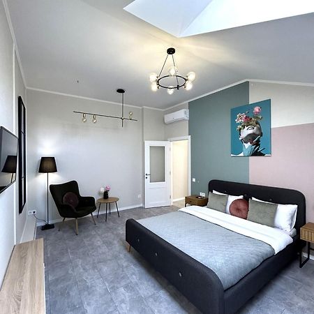 Modern Apartment, 5Mins To Rynok Square Львов Экстерьер фото