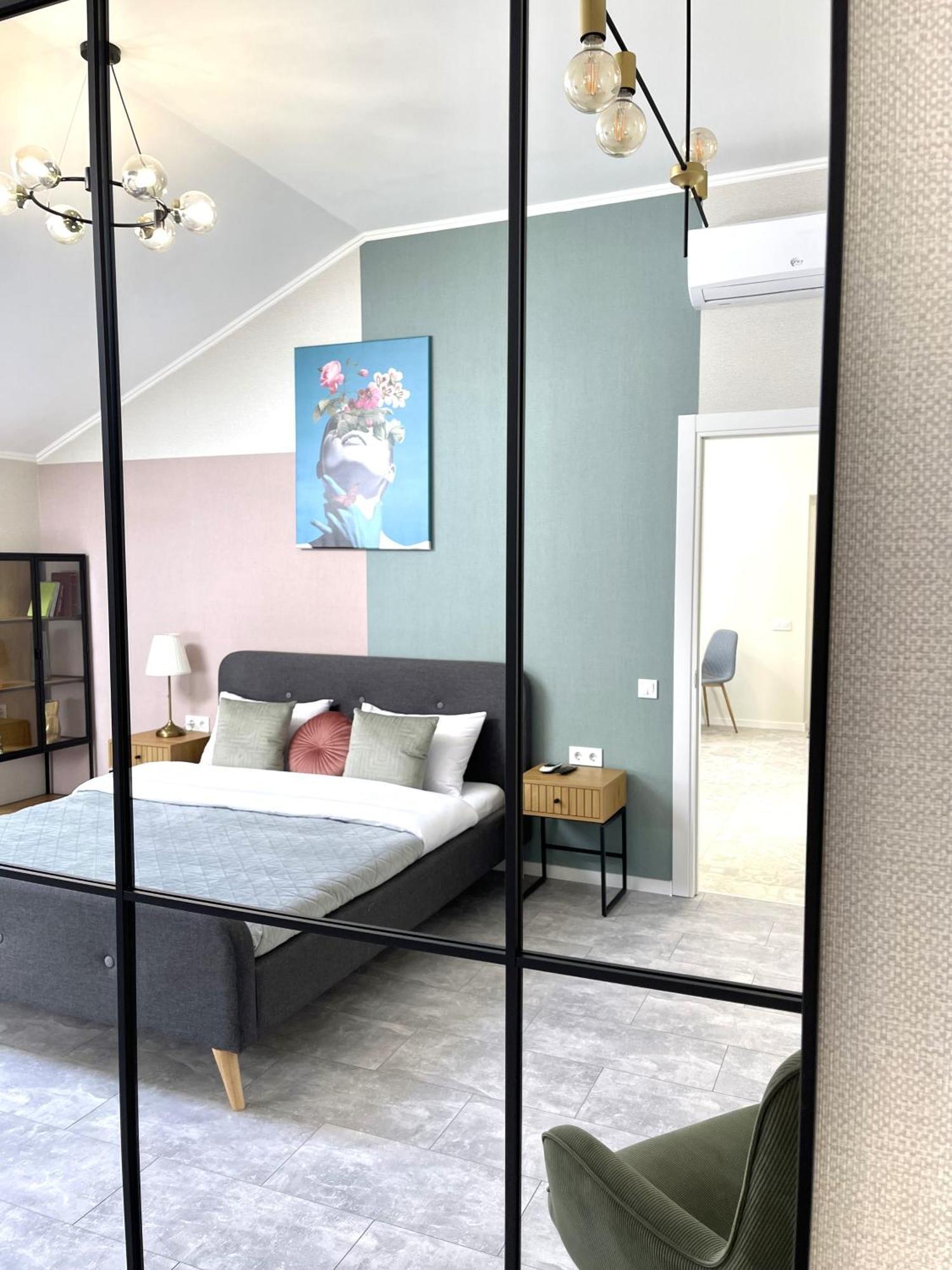 Modern Apartment, 5Mins To Rynok Square Львов Экстерьер фото