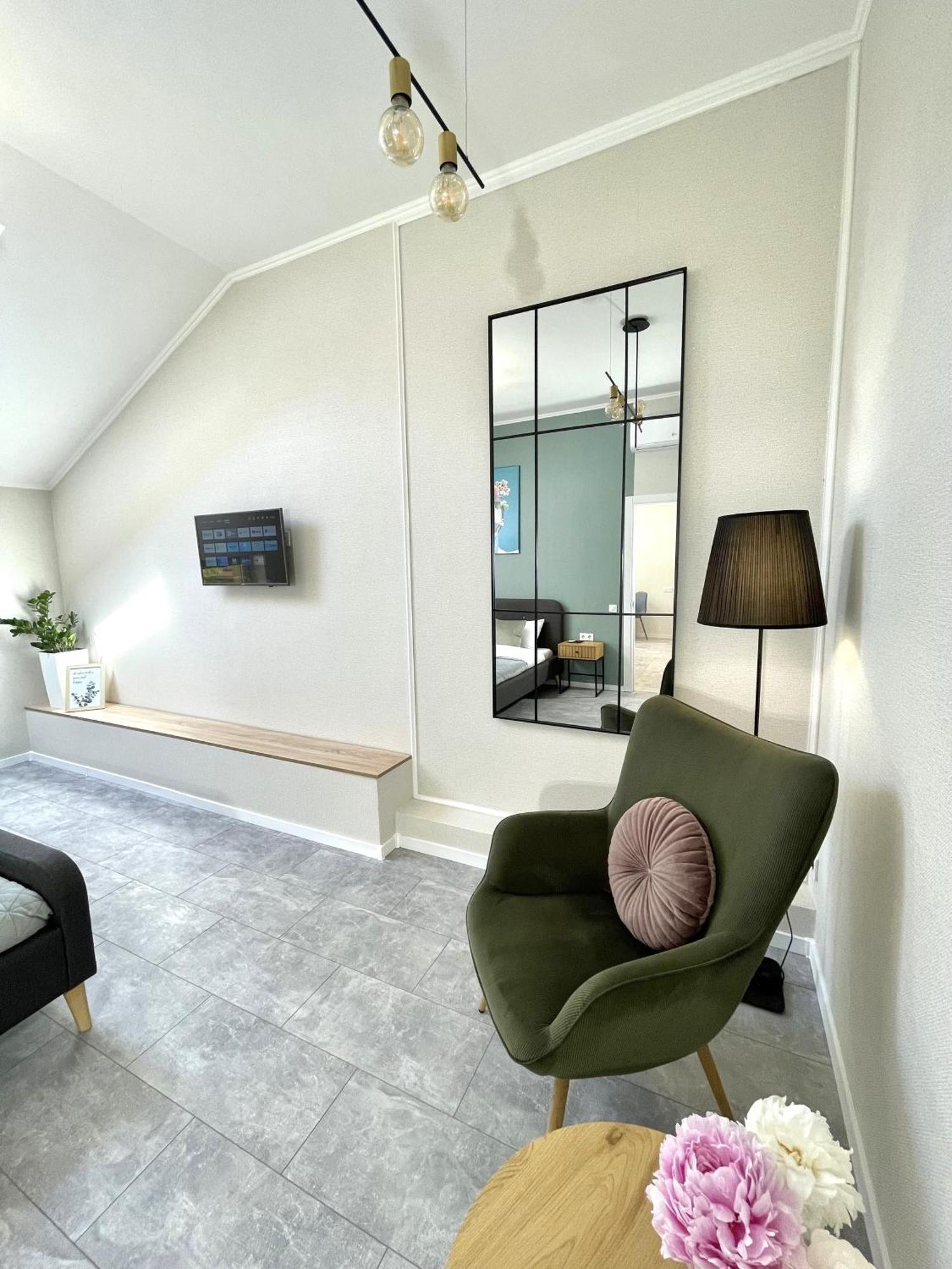 Modern Apartment, 5Mins To Rynok Square Львов Экстерьер фото